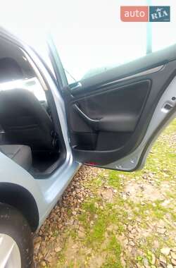 Універсал Volkswagen Golf 2010 в 