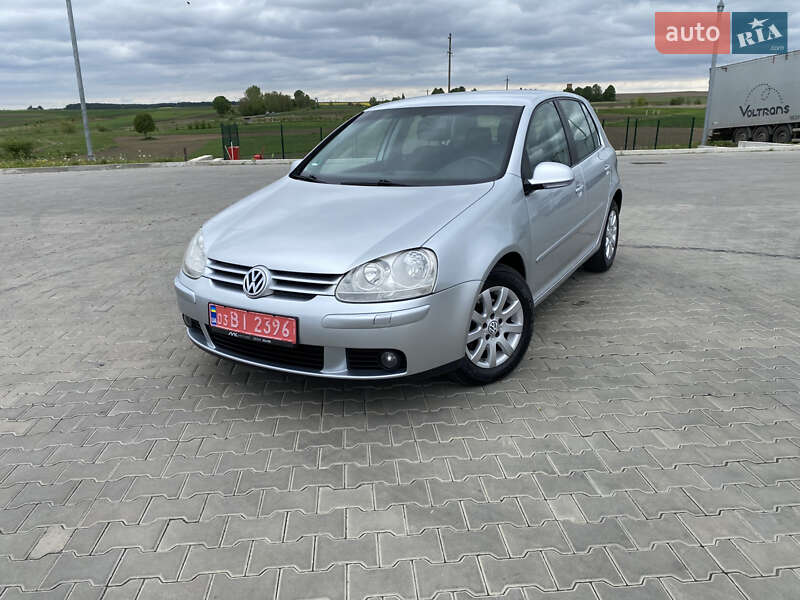 Хетчбек Volkswagen Golf 2005 в 