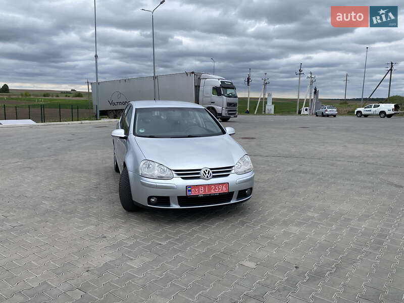 Хэтчбек Volkswagen Golf 2005 в Луцке