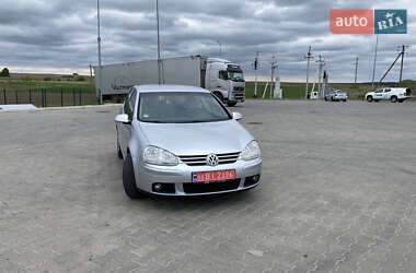Хетчбек Volkswagen Golf 2005 в 