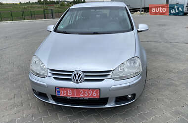 Хетчбек Volkswagen Golf 2005 в 