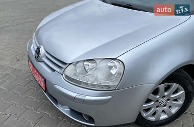 Хетчбек Volkswagen Golf 2005 в 