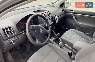 Хетчбек Volkswagen Golf 2005 в 