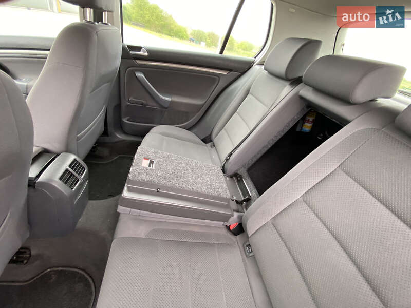 Хэтчбек Volkswagen Golf 2005 в Луцке