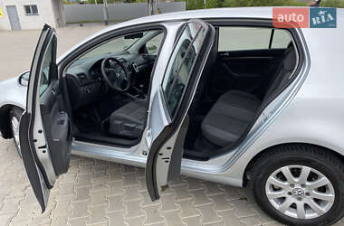 Хетчбек Volkswagen Golf 2005 в 