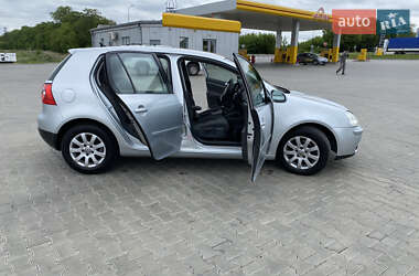 Хетчбек Volkswagen Golf 2005 в 