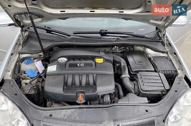 Хетчбек Volkswagen Golf 2005 в 