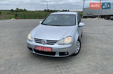 Хетчбек Volkswagen Golf 2005 в 