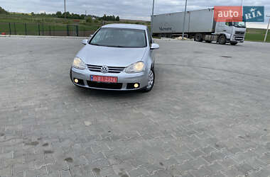 Хетчбек Volkswagen Golf 2005 в 