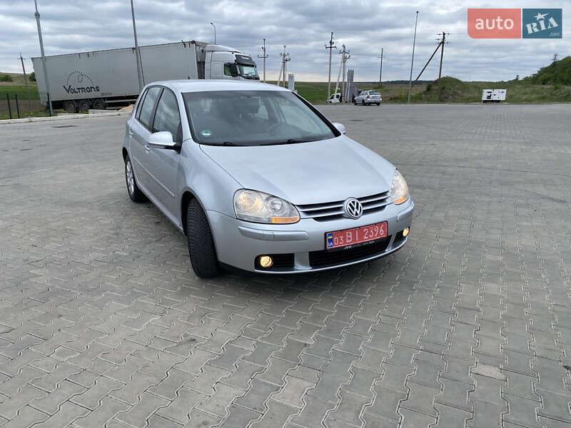 Хэтчбек Volkswagen Golf 2005 в Луцке