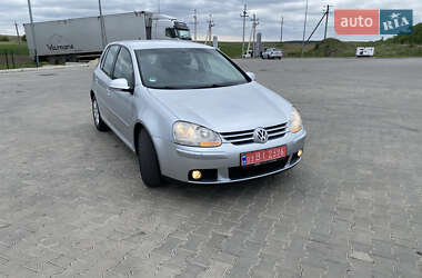 Хетчбек Volkswagen Golf 2005 в 
