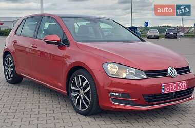 Хетчбек Volkswagen Golf 2015 в 