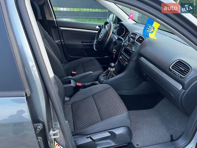 Універсал Volkswagen Golf 2010 в Ратному