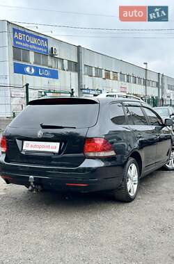 Універсал Volkswagen Golf 2012 в 