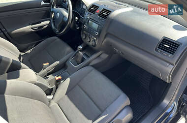 Хетчбек Volkswagen Golf 2006 в 