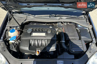 Хетчбек Volkswagen Golf 2006 в 