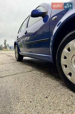 Хэтчбек Volkswagen Golf 2000 в 