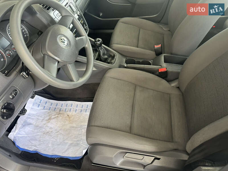 Хетчбек Volkswagen Golf 2006 в Чернівцях