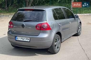 Хэтчбек Volkswagen Golf 2005 в 
