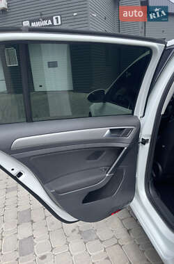 Хетчбек Volkswagen Golf 2017 в 