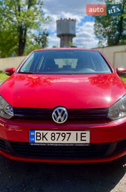 Хэтчбек Volkswagen Golf 2010 в Ровно