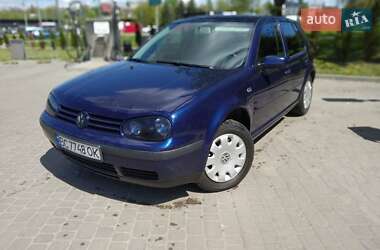 Хэтчбек Volkswagen Golf 2003 в 