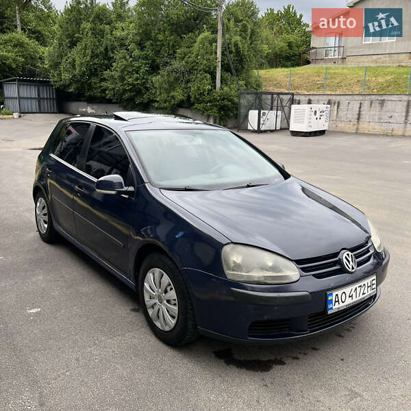 Хэтчбек Volkswagen Golf 2004 в Ужгороде