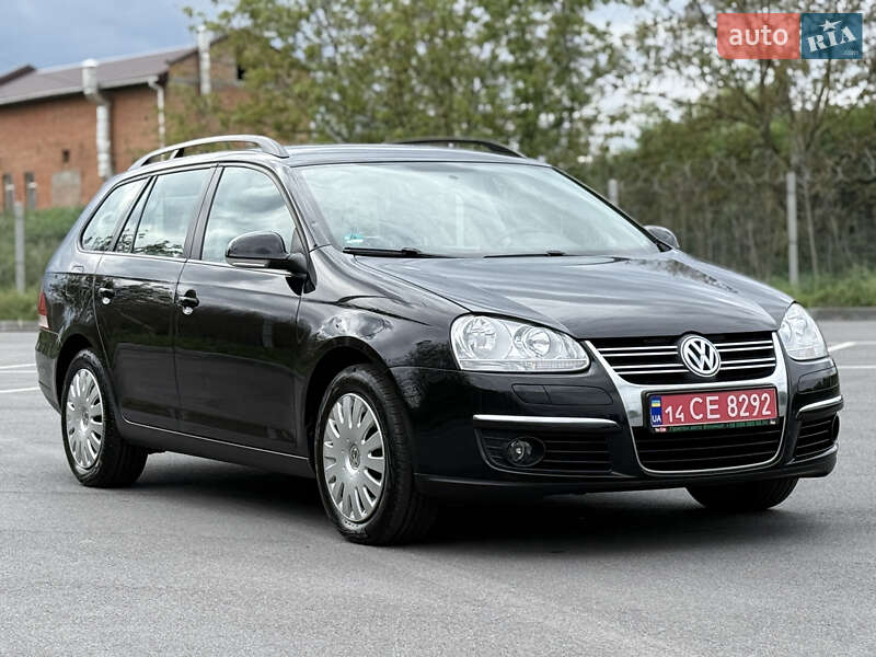 Універсал Volkswagen Golf 2009 в Вінниці