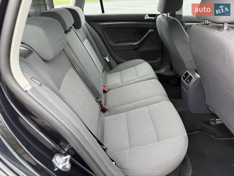 Універсал Volkswagen Golf 2009 в Вінниці