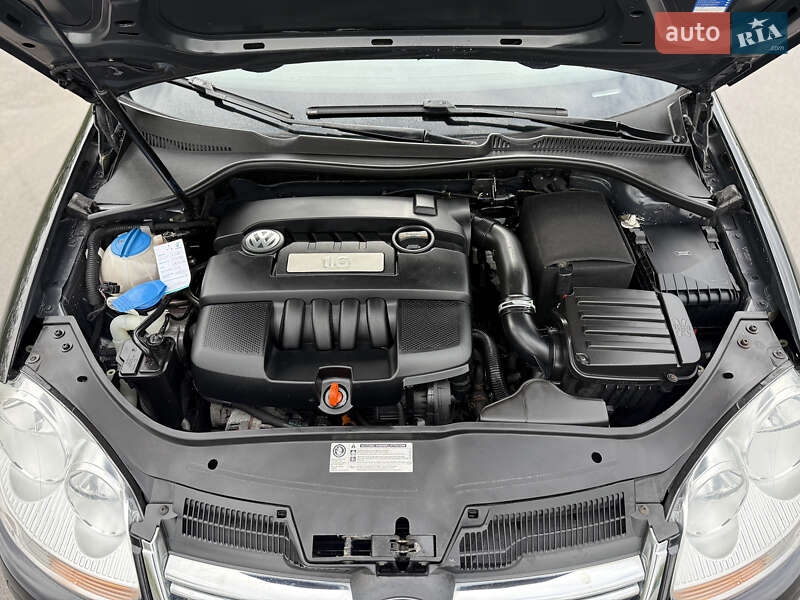 Універсал Volkswagen Golf 2009 в Вінниці