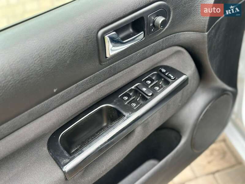 Универсал Volkswagen Golf 2003 в Бучаче