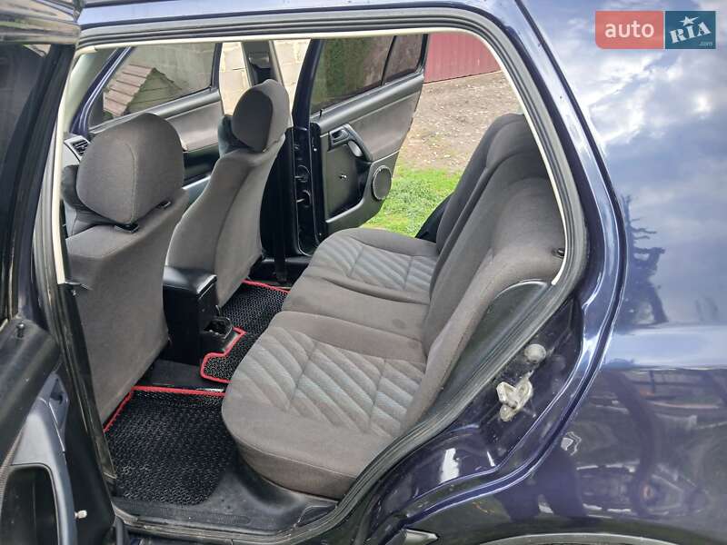 Хэтчбек Volkswagen Golf 1993 в Романове