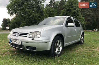 Хетчбек Volkswagen Golf 2002 в Романіву