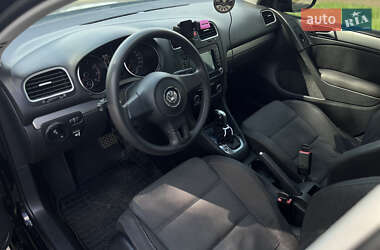 Хэтчбек Volkswagen Golf 2011 в 