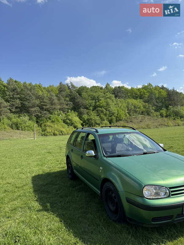 Універсал Volkswagen Golf 2001 в Рівному