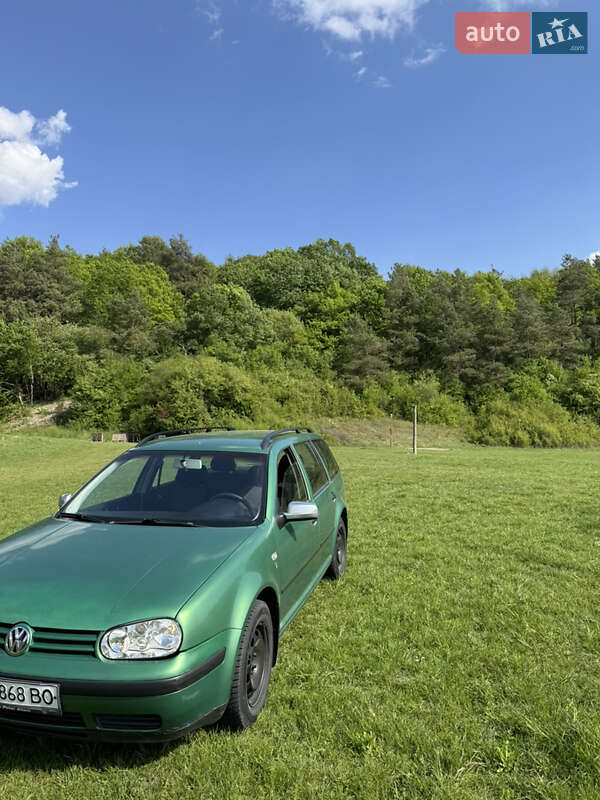 Універсал Volkswagen Golf 2001 в Рівному