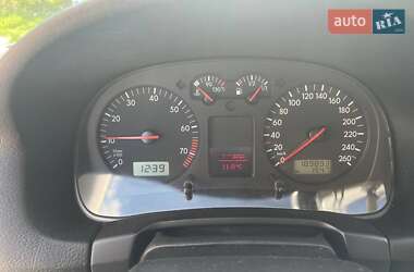Хэтчбек Volkswagen Golf 2001 в Житомире