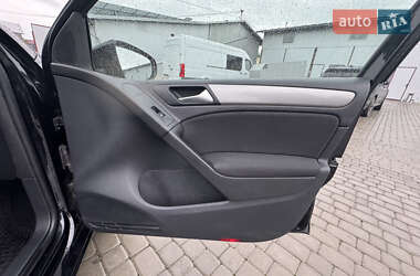 Хетчбек Volkswagen Golf 2011 в 