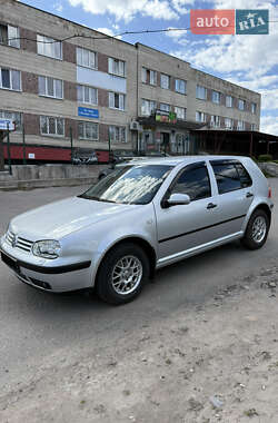 Хэтчбек Volkswagen Golf 2003 в 