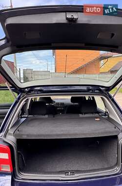 Хетчбек Volkswagen Golf 2003 в 