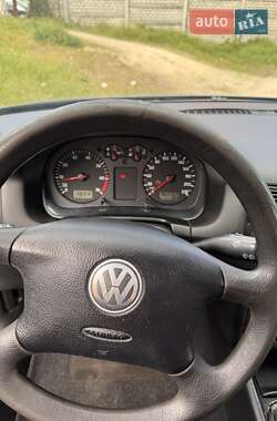 Хетчбек Volkswagen Golf 2003 в 