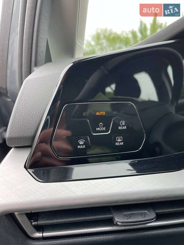 Хетчбек Volkswagen Golf 2020 в Львові