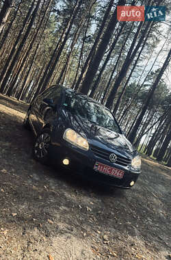 Хэтчбек Volkswagen Golf 2006 в Солоницевке
