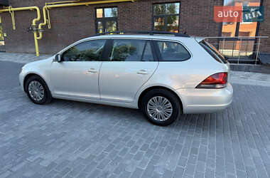Універсал Volkswagen Golf 2010 в 