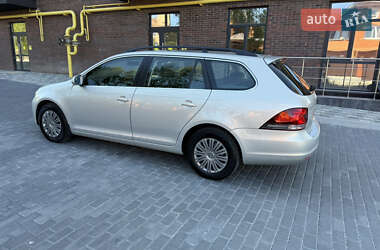Універсал Volkswagen Golf 2010 в 
