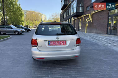 Універсал Volkswagen Golf 2010 в 