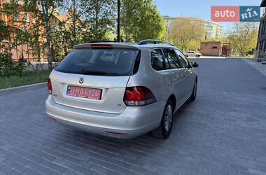 Універсал Volkswagen Golf 2010 в 