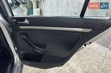 Універсал Volkswagen Golf 2010 в 