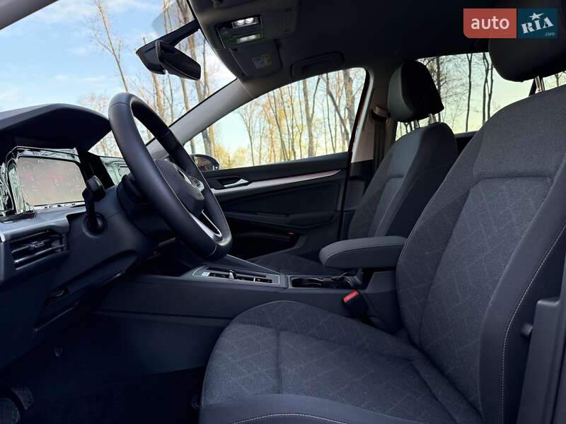 Хэтчбек Volkswagen Golf 2021 в Киеве