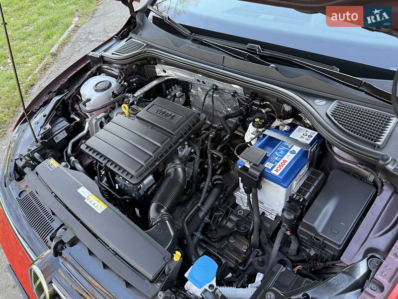 Хэтчбек Volkswagen Golf 2021 в Киеве